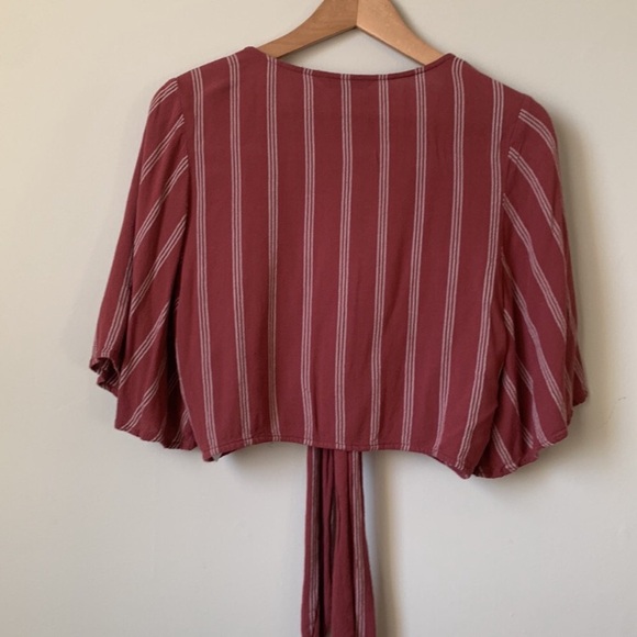 ❤️AEO American Eagle Cropped Striped Wrap Shirt Top Cardigan Flared Sleeve M - Picture 2 of 5